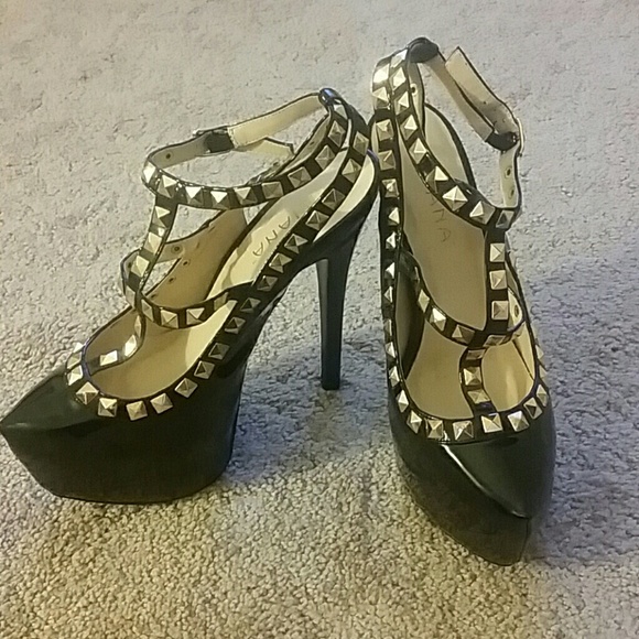 Black heels with gold studs