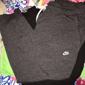 Nike Cropped Sweatpants