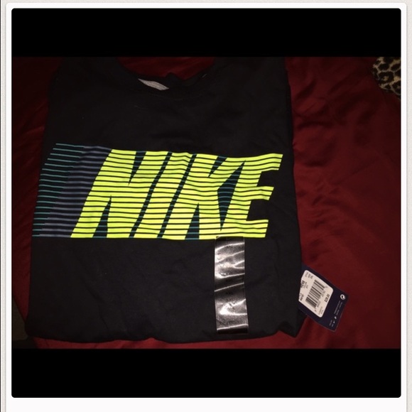Brand new nike shirt.