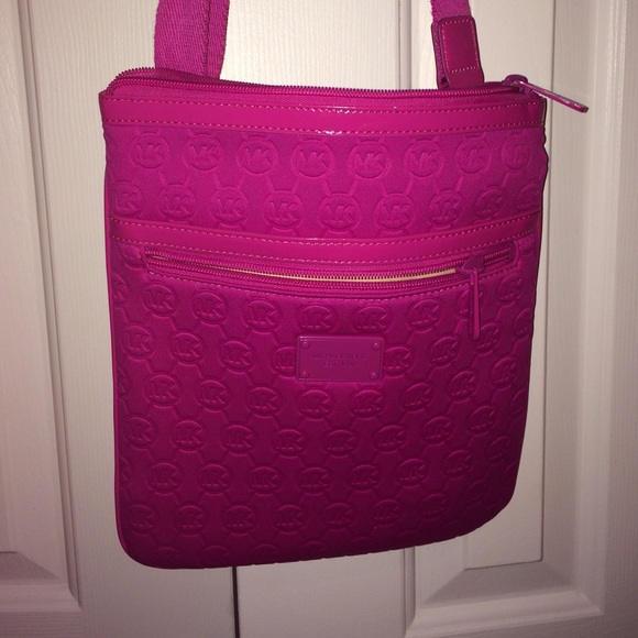 Fuchsia Michael kors bag