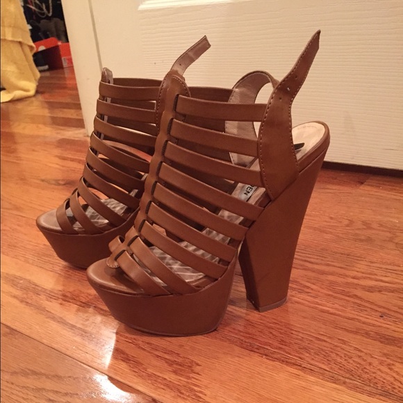 Steve Madden Shoes - Brand new!! Steve Madden Glendael sandal