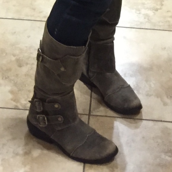 Unique Boots man made material.  Brownish blackish