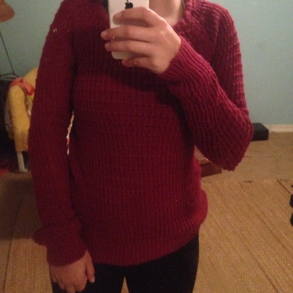 adorable burgundy sweater - Picture 2 of 2