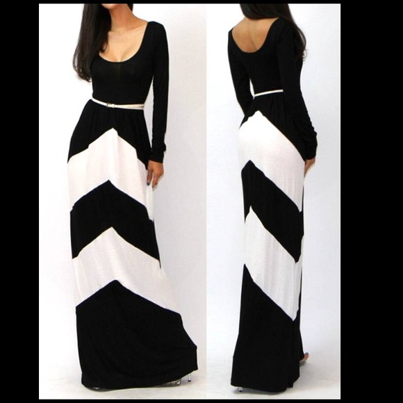 Dresses & Skirts - Long sleeved black & white chevron maxi dress