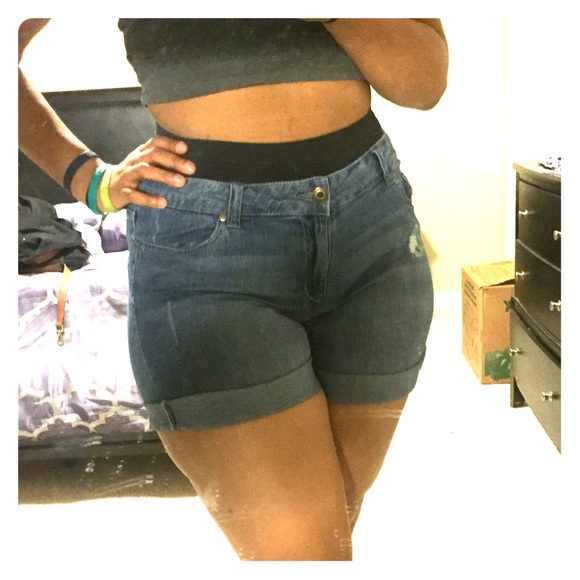 Forever 21 distressed shorts