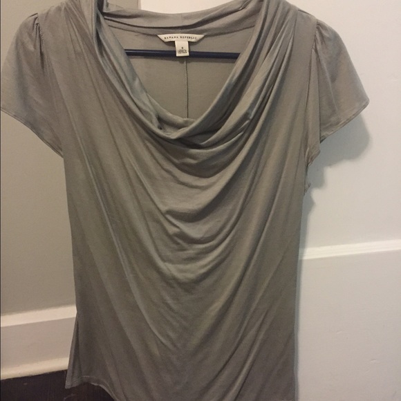 Banana republic cowl-neck cap sleeve shirt