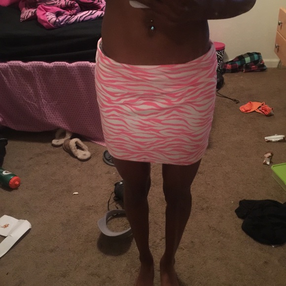 Pink and white zebra print skirt. Size small. - Picture 3 of 3