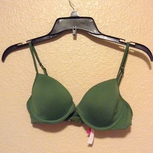 VS green Tshirt bra