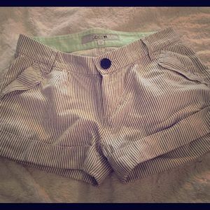 new Joe pin stripped shorts 💙