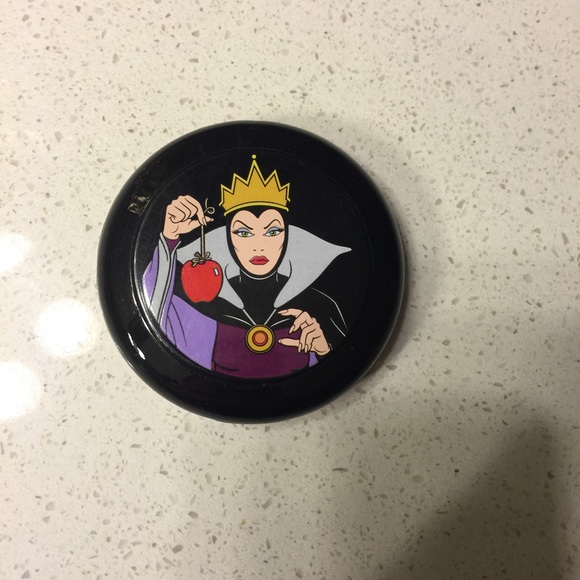 Mac villains beauty powder limited edition