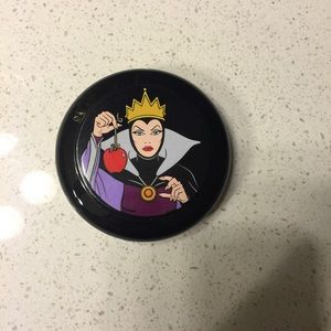 Mac villains beauty powder limited edition