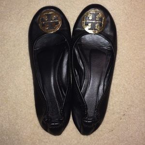 Black leather Tory Burch flats