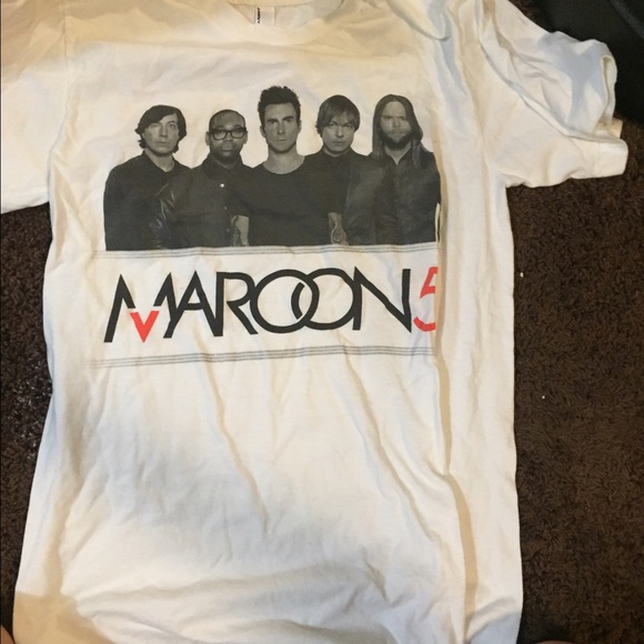 Maroon 5 tour shirt size small