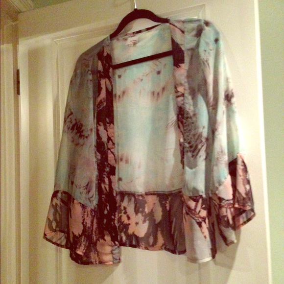 LF kimono brand new never worn