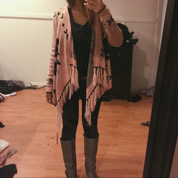 ⛔️SOLD⛔️Fringe tribal cardigan