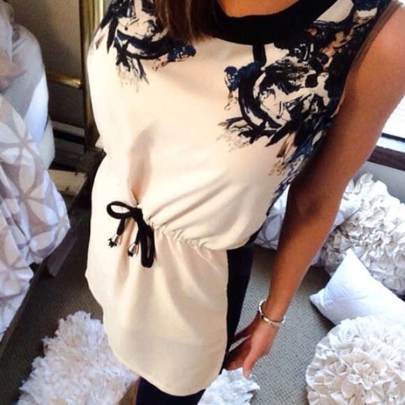 Boutique Dresses & Skirts - NWT Beige Black Navy Tie Tunic Size L