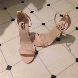 Women's size 8 nude heels