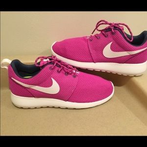 Pink Nike Roshes sz 8