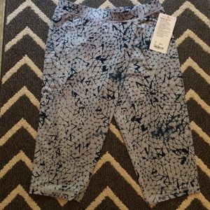 Lululemon Athletica retreat yogi crop