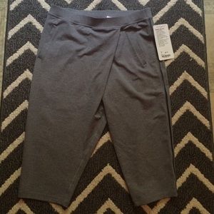 Lululemon Athletica retreat yogi crop