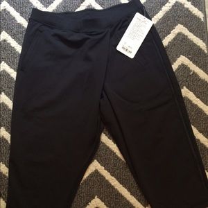 Lululemon Athletica retreat yogi crop