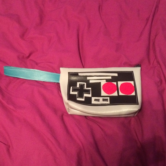 Old school Nintendo clutch