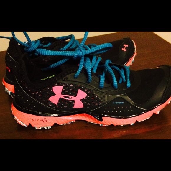 🎀FABULOUS🎀 Black/pink/blue UNDER ARMOUR kicks👌