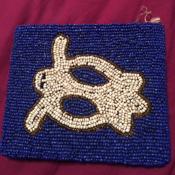 Beaded turtle clutch