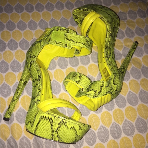FRH Strap platforms heels