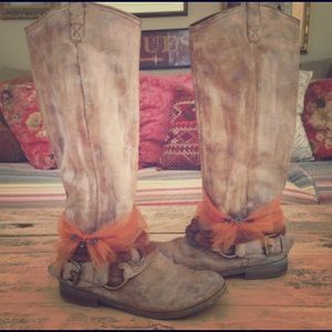 Distress boots & iPad Case bundle 4 kimmiedee❤️❤️