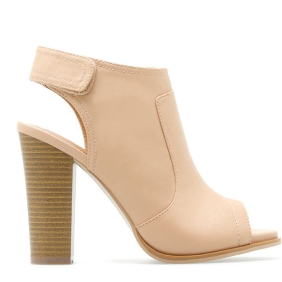 🚫SOLD🚫NWOT Nude/Tan peep toe pumps - Picture 1 of 3