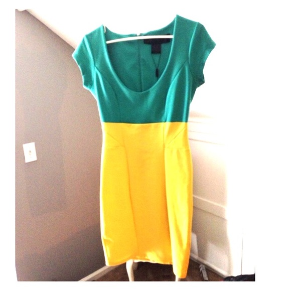 Kardashian kollection dress 💛