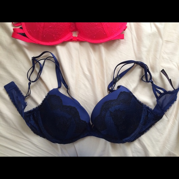 New! Victoria's Secret bra - Picture 2 of 2
