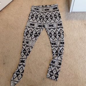 Black and gray tribal leggings