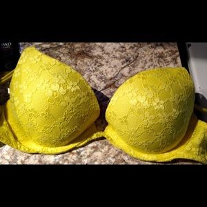 Doesn't fit me! Pink Victoria's Secret bra