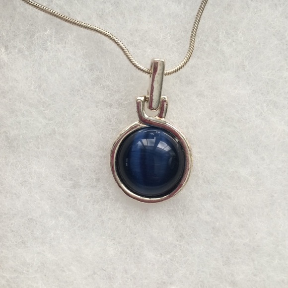 Sold in bundle Blue birdseye pendant and chain - Picture 2 of 3