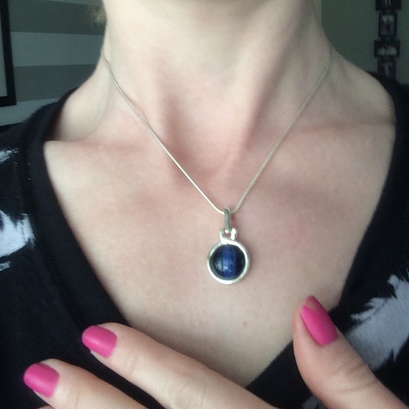 Sold in bundle Blue birdseye pendant and chain - Picture 3 of 3