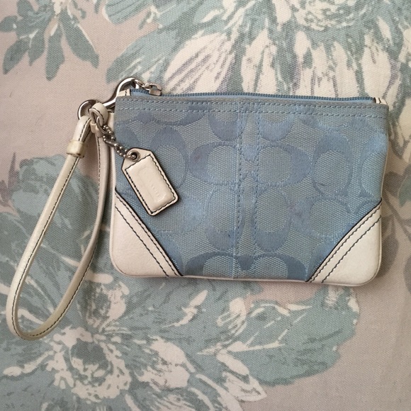 🎉1 DAY SALE🎉Coach Wristlet