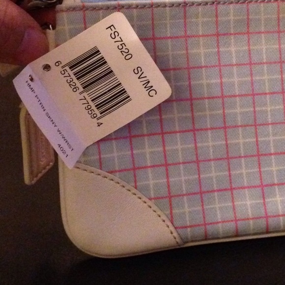 💖💙 NWT Blue and Pink Plaid Wristlet Coach💙💖