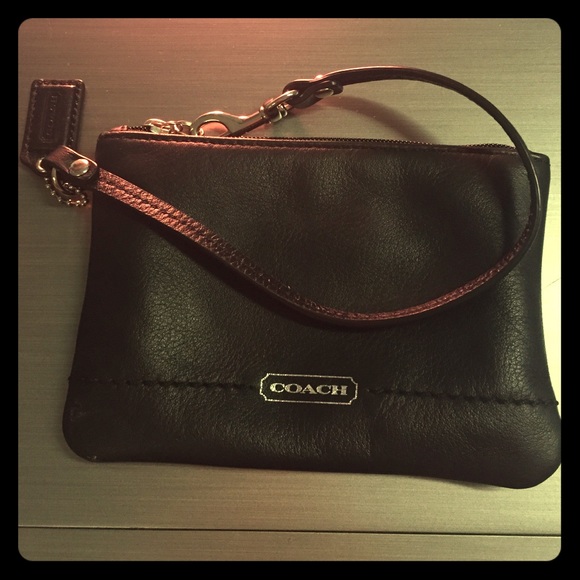 Small Black Leather Coach Wristlet - Picture 1 of 4