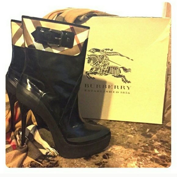 Sexy burberry boots !!