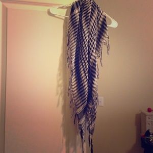 Black & white scarf