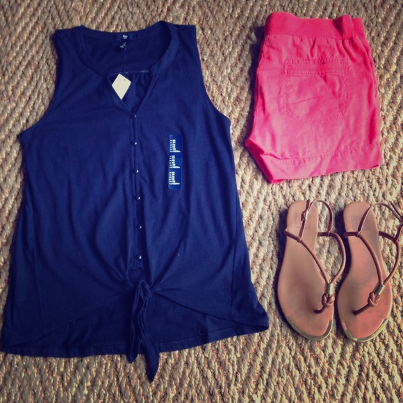 SOLD New with tags Gap shirt