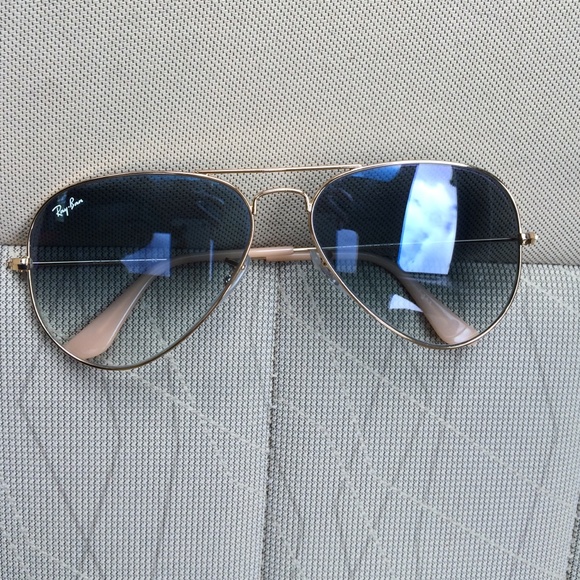 Ray-ban gold rimmed aviator sunglasses