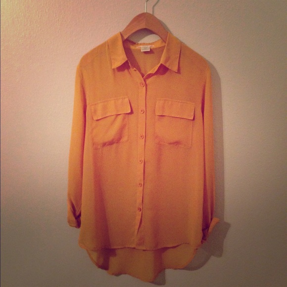 ❌SOLD❌ cute yellow button down blouse