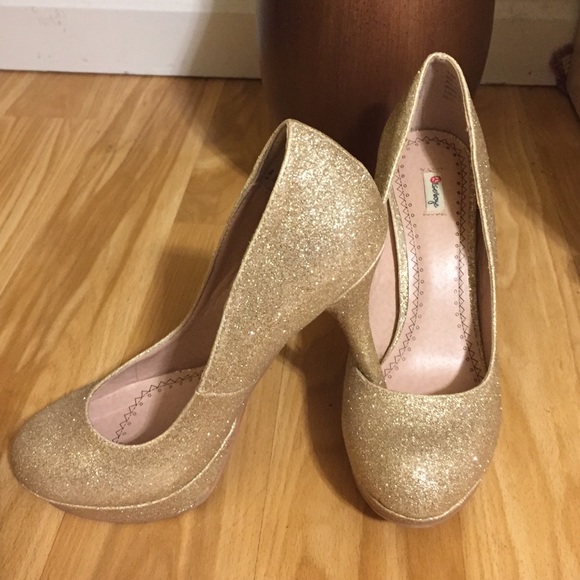 Gold glittering/ sparkly platform heels size 6.5