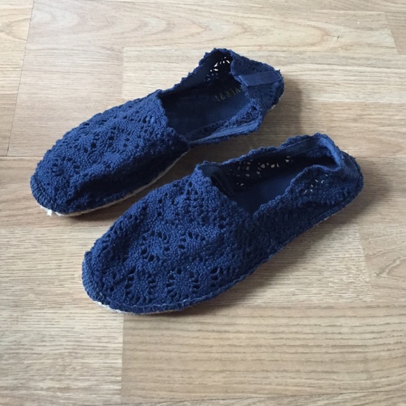 Gorgeous blue Forever 21 lace shoes!