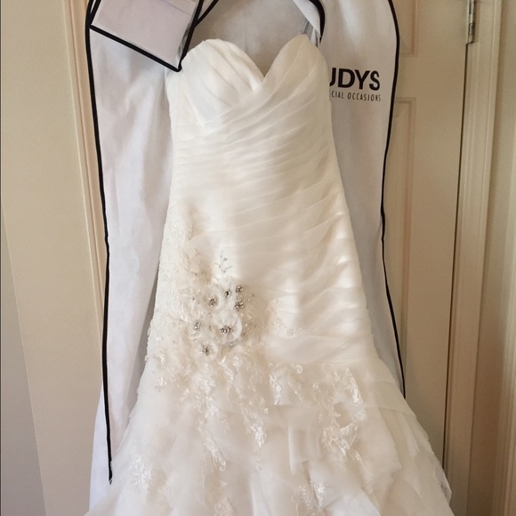 Aria Dresses & Skirts - Wedding Gown by AIRA