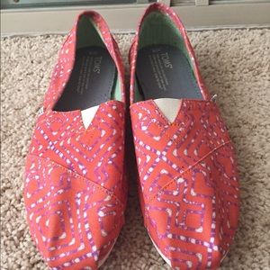 Pink Patterned TOMS