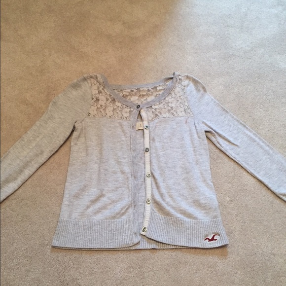 Gray cardigan with lace. 3/4 sleeve